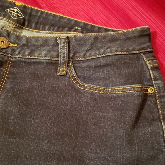 St. John's Bay Denim Stretch Capris - Picture 6 of 7